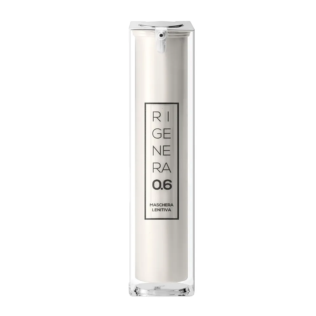 flacone di cosmetici bianco