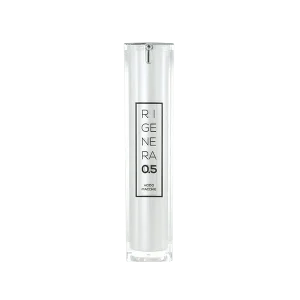 flacone di cosmetici bianco